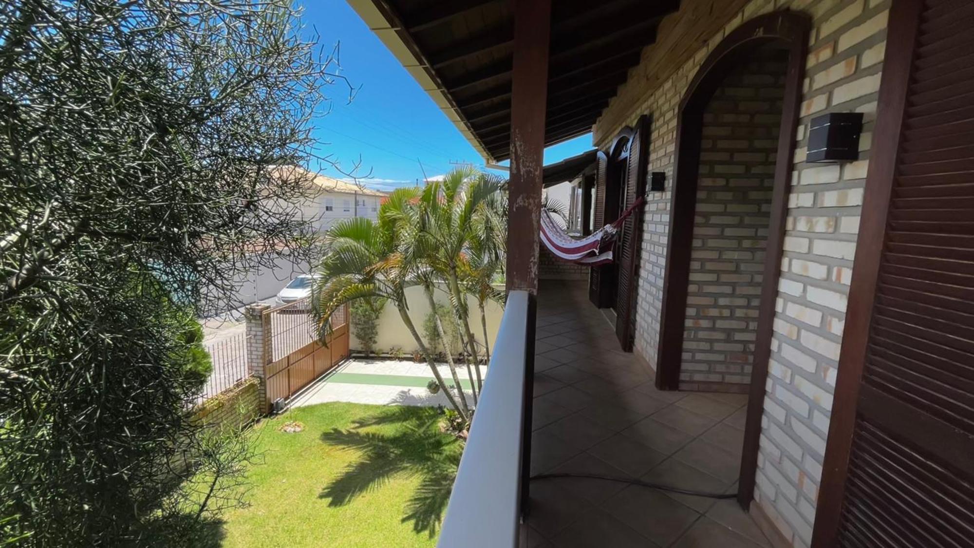 Casa Espacosa Com Sala De Jogos Interna E Externa * Florianópolis