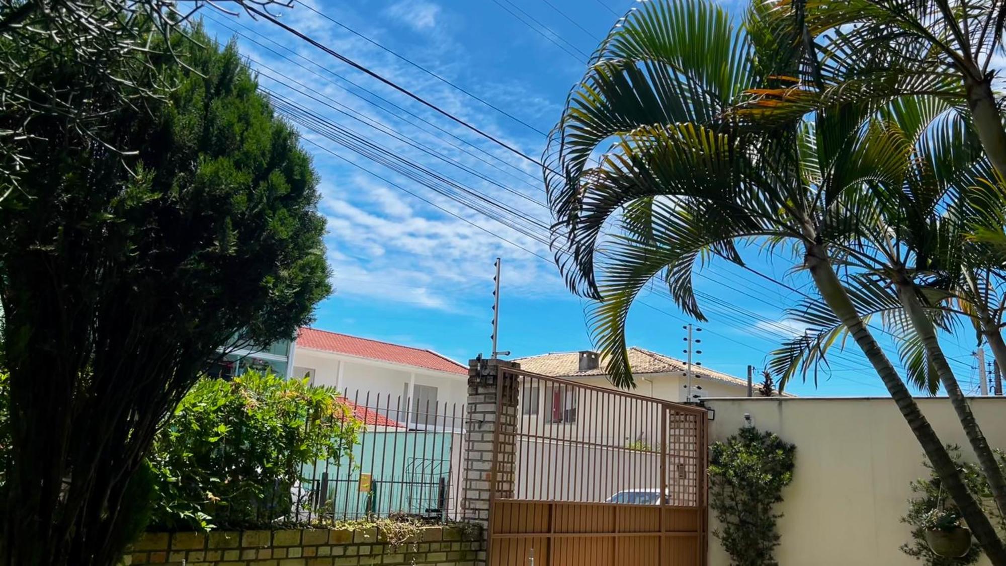 Casa Espacosa Com Sala De Jogos Interna E Externa * Florianópolis